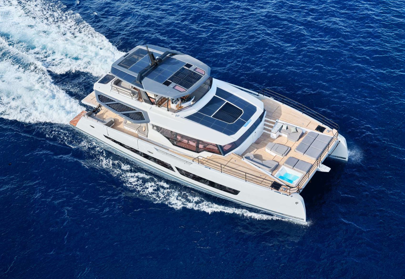 ALINA, power catamaran, cruising at sea