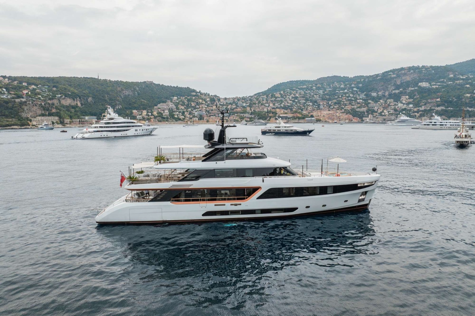 ALLURIA, motor yacht, cruising at sea