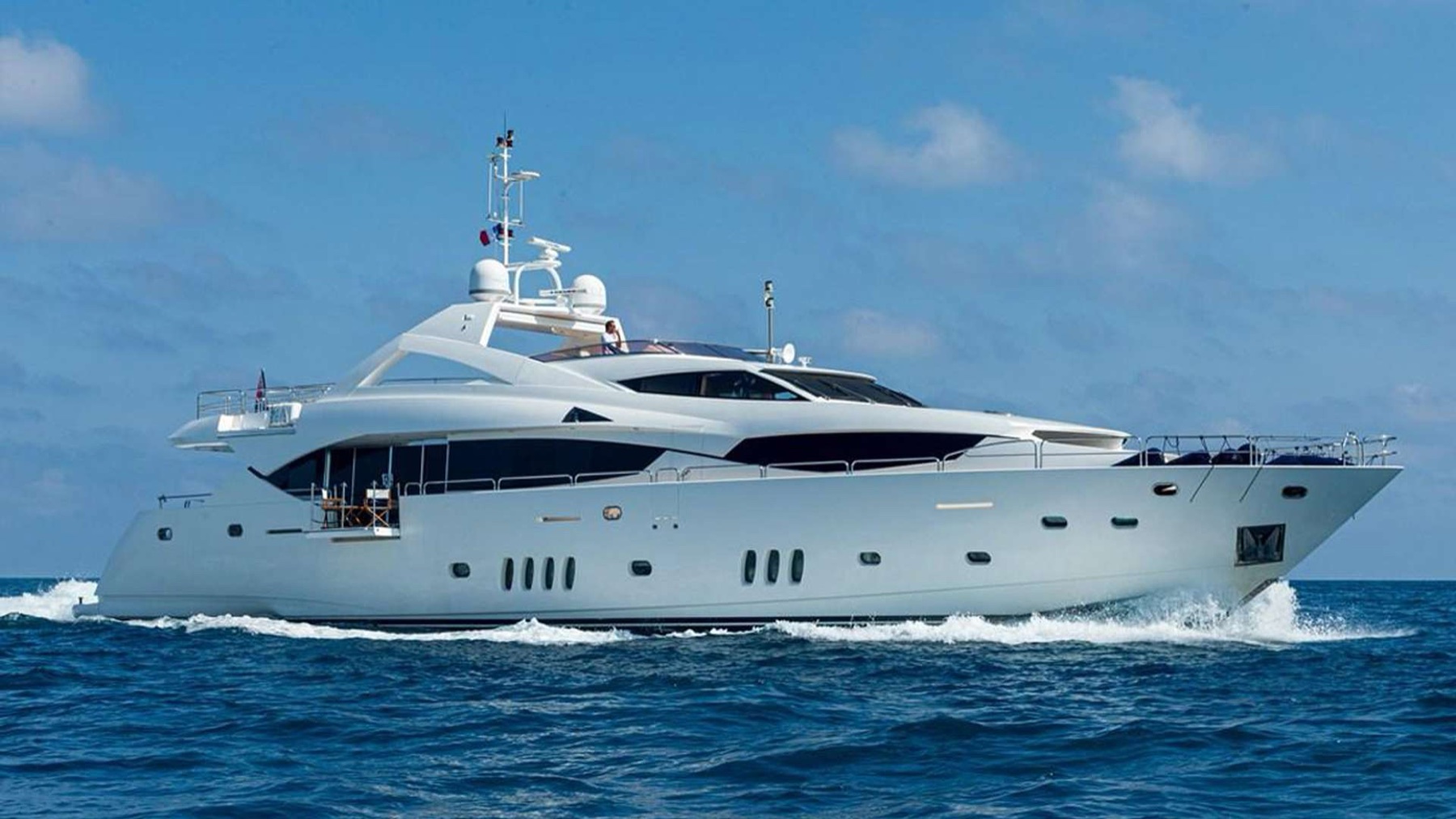 BLADE I, a Sunseeker motor yacht, underway