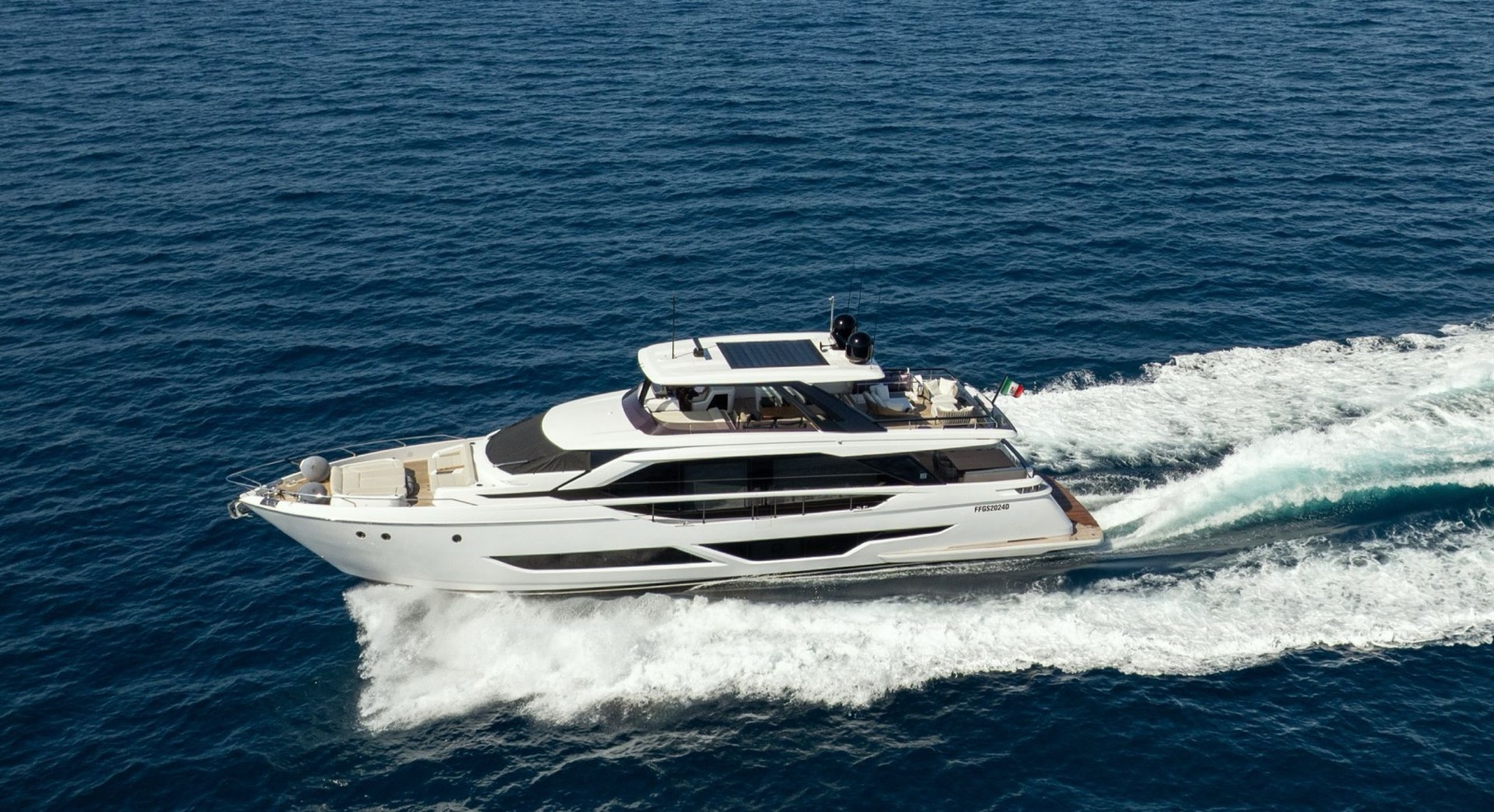 FAST, motor yacht, cruising at sea