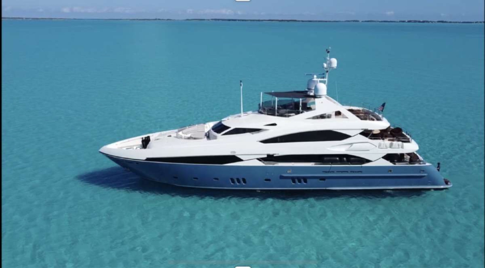 Natural 9, motor yacht, cruising at sea