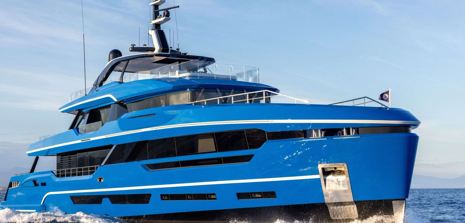 SUI GENERIS, motor yacht, cruising at sea