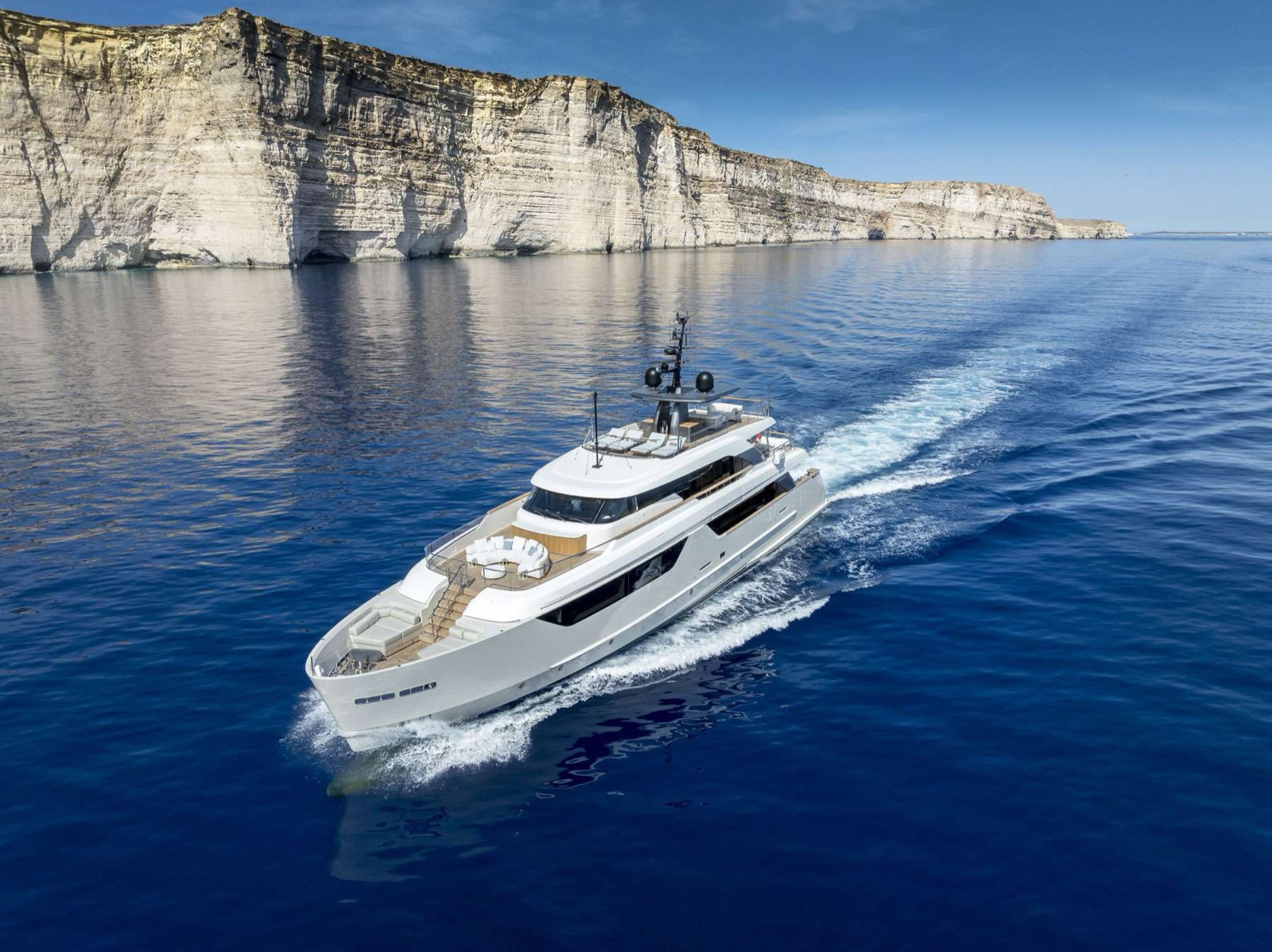 UNIQUE S, motor yacht, cruising at sea